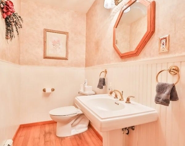 170 Maplecrest Road - Photo Thumbnail 8