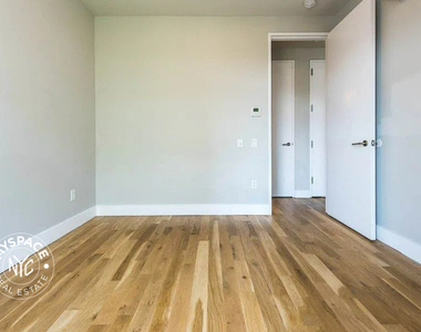 185 Leonard Street - Photo Thumbnail 9