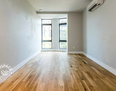185 Leonard Street - Photo Thumbnail 4