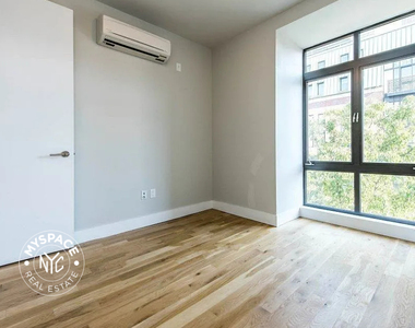 185 Leonard Street - Photo Thumbnail 1