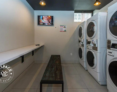 185 Leonard Street - Photo Thumbnail 11
