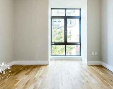 185 Leonard Street - Photo Thumbnail 2