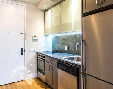 185 Leonard Street - Photo Thumbnail 3