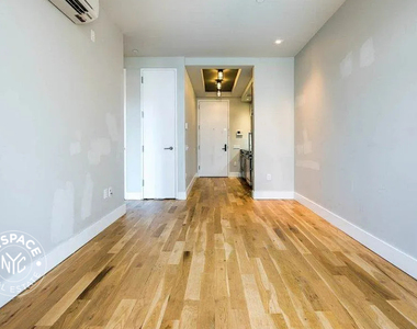 185 Leonard Street - Photo Thumbnail 5