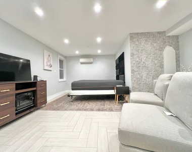 717 Dekalb Avenue - Photo Thumbnail 10