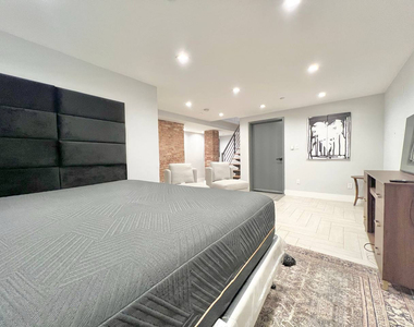 717 Dekalb Avenue - Photo Thumbnail 5