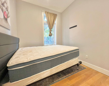 717 Dekalb Avenue - Photo Thumbnail 3