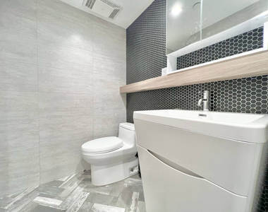717 Dekalb Avenue - Photo Thumbnail 9