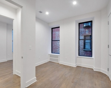 East 31st Street And Madison Avenue - Photo Thumbnail 3
