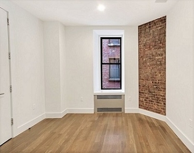 East 31st Street And Madison Avenue - Photo Thumbnail 1