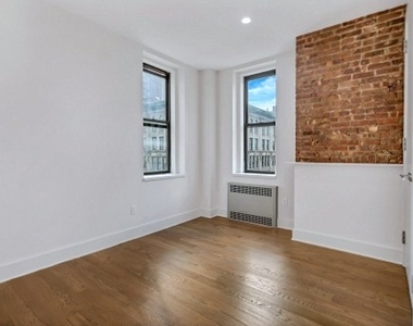 East 31st Street And Madison Avenue - Photo Thumbnail 2