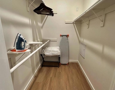 3909 Voltaire St - Photo Thumbnail 9