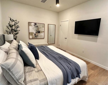 3909 Voltaire St - Photo Thumbnail 2