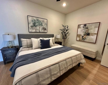 3909 Voltaire St - Photo Thumbnail 8