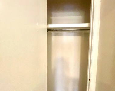 386 Manhattan Avenue - Photo Thumbnail 6