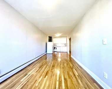 386 Manhattan Avenue - Photo Thumbnail 2
