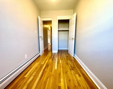 386 Manhattan Avenue - Photo Thumbnail 3