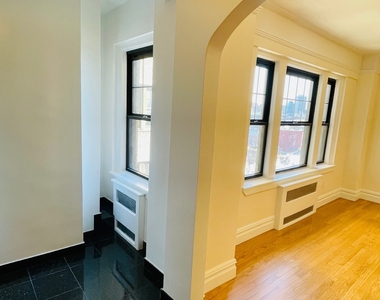 95 Christopher Street - Photo Thumbnail 11