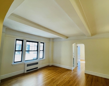 95 Christopher Street - Photo Thumbnail 2