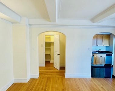95 Christopher Street - Photo Thumbnail 7