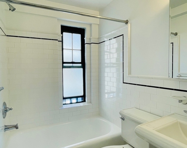 95 Christopher Street - Photo Thumbnail 12