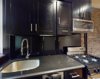 West 52nd Street - Photo Thumbnail 2