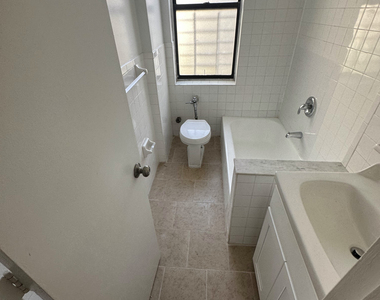 3105 Decatur Avenue - Photo Thumbnail 5