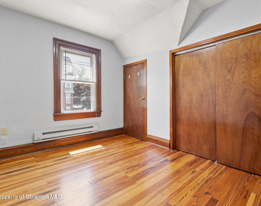 1015 Gibson - Photo Thumbnail 4