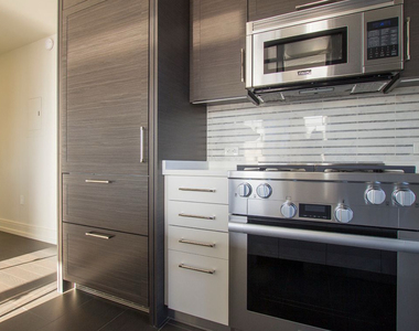555 10th Avenue - Photo Thumbnail 1