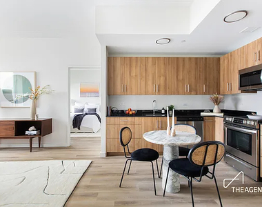 285 Cornelia Street - Photo Thumbnail 4