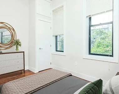 285 Cornelia Street - Photo Thumbnail 6