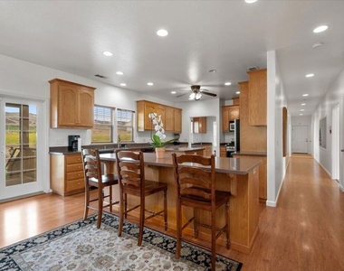 230 Hans Place - Photo Thumbnail 11
