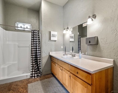 230 Hans Place - Photo Thumbnail 52