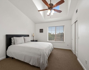 230 Hans Place - Photo Thumbnail 34