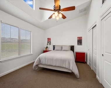 230 Hans Place - Photo Thumbnail 37