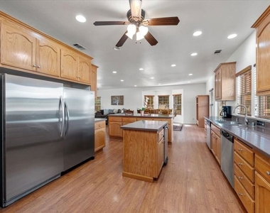230 Hans Place - Photo Thumbnail 13