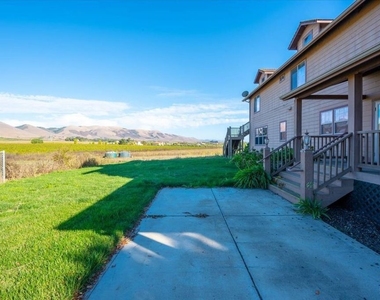 230 Hans Place - Photo Thumbnail 23