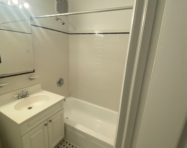 East 91st Street - Photo Thumbnail 6