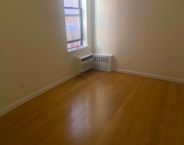 East 91st Street - Photo Thumbnail 5