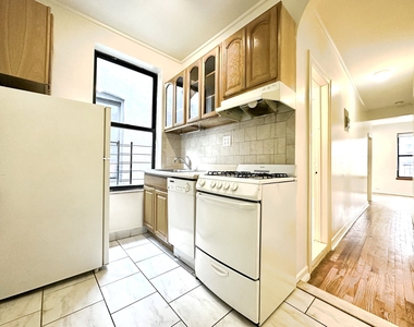 3133 Broadway - Photo Thumbnail 2