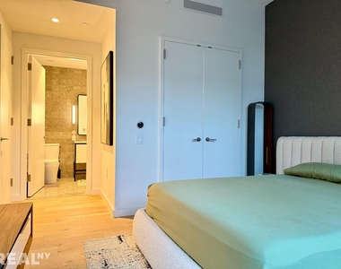 29 Huron St - Photo Thumbnail 6