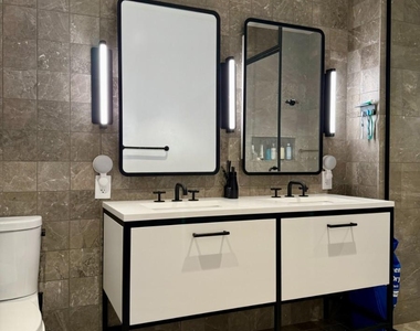 29 Huron St - Photo Thumbnail 8