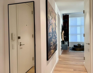 29 Huron St - Photo Thumbnail 11