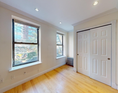East 9th Street - Photo Thumbnail 0