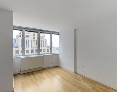 East 44th Street - Photo Thumbnail 5