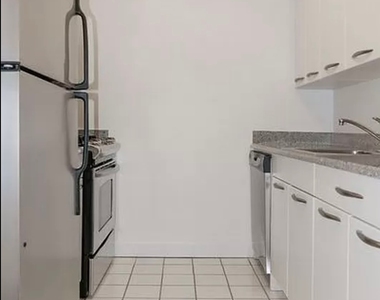 East 44th Street - Photo Thumbnail 3