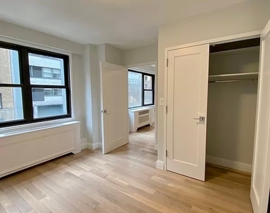East 33rd Street - Photo Thumbnail 5