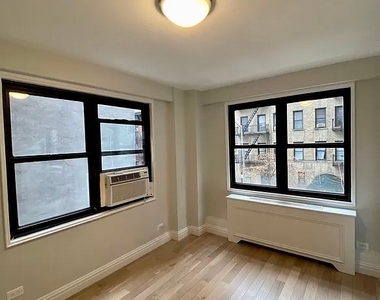 East 33rd Street - Photo Thumbnail 4