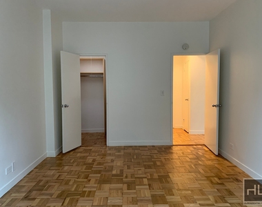 East 49 Street - Photo Thumbnail 10