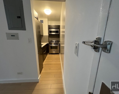 E 39th St - Photo Thumbnail 4